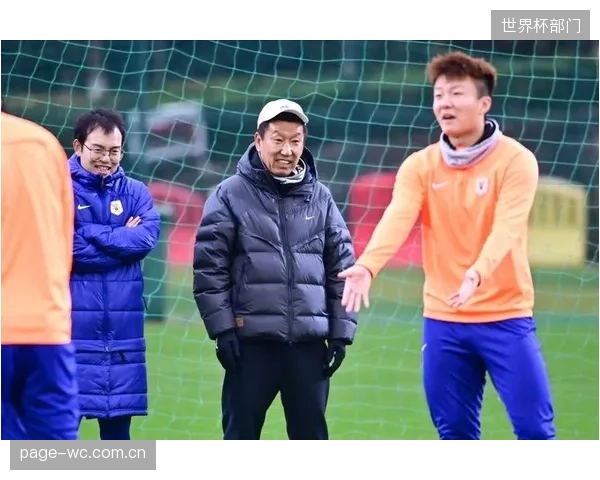 山东泰山阵容老化问题凸显，崔康熙高强度战术加剧老将体能透支。